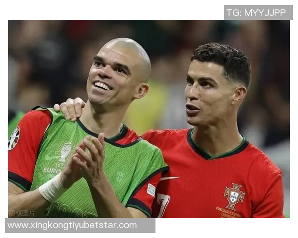 佩佩回忆初见C罗时光：17岁少年训练后啃苹果健身的故事